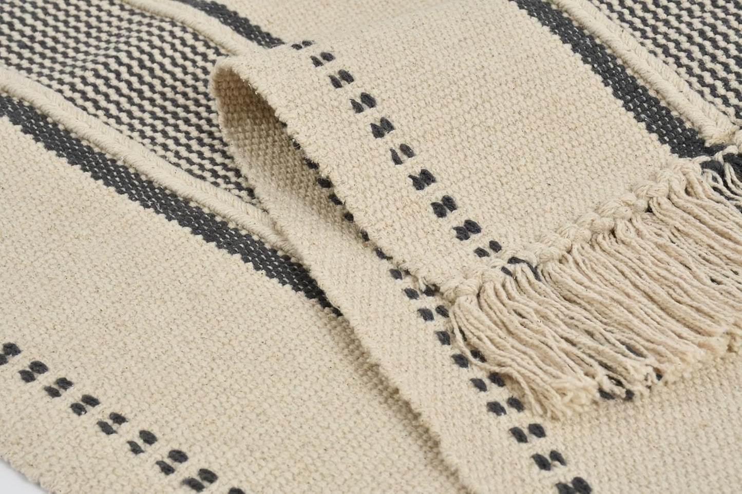 Tufted Cotton Table Runner 40×220 cm – Handcrafted Striped Woven Design with Tassels (Copy)