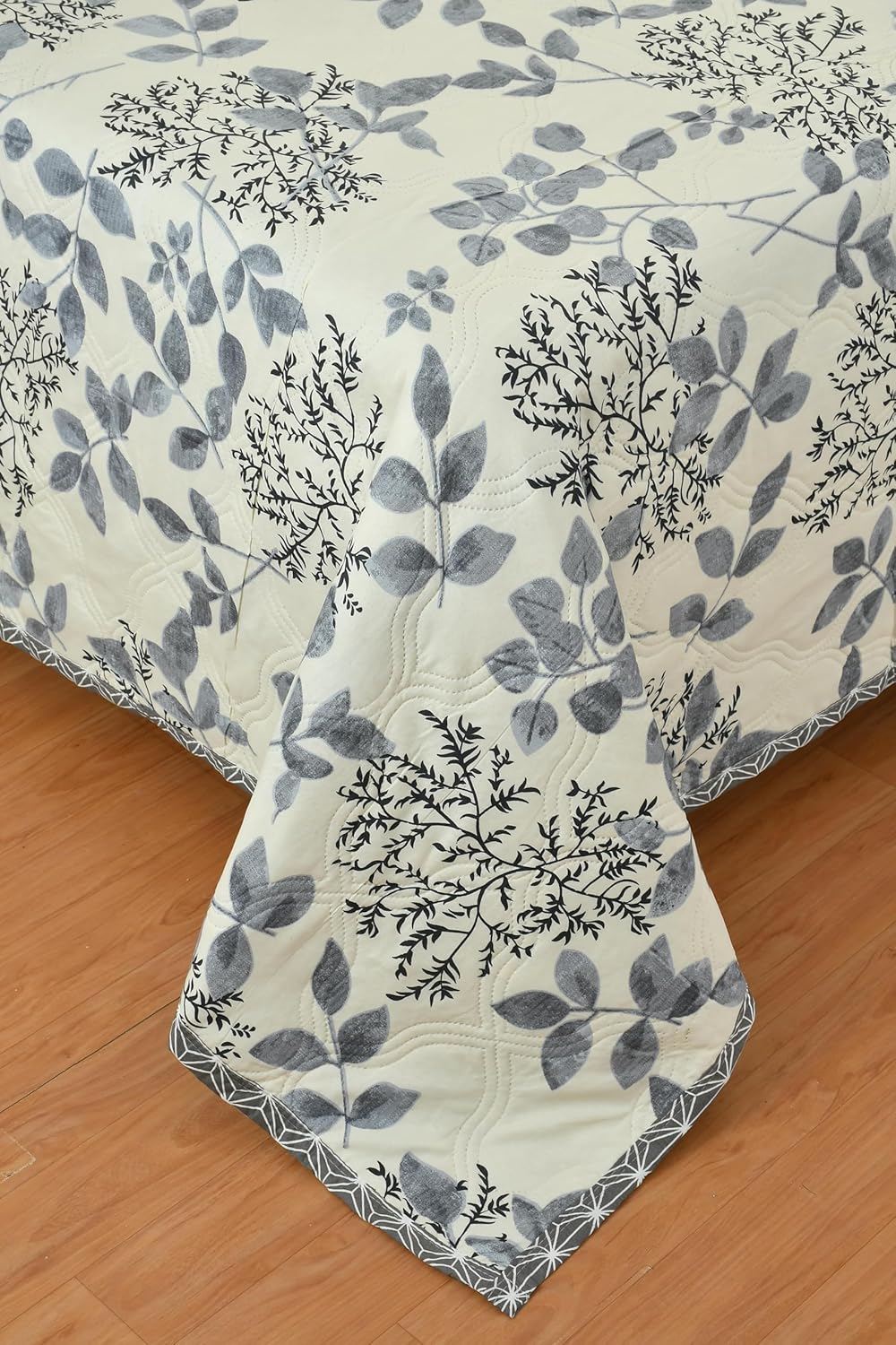 Ultra-Soft Hypoallergenic Microfiber, Fade-Resistant All-Season Comfort (230 × 190 cm, Silver)