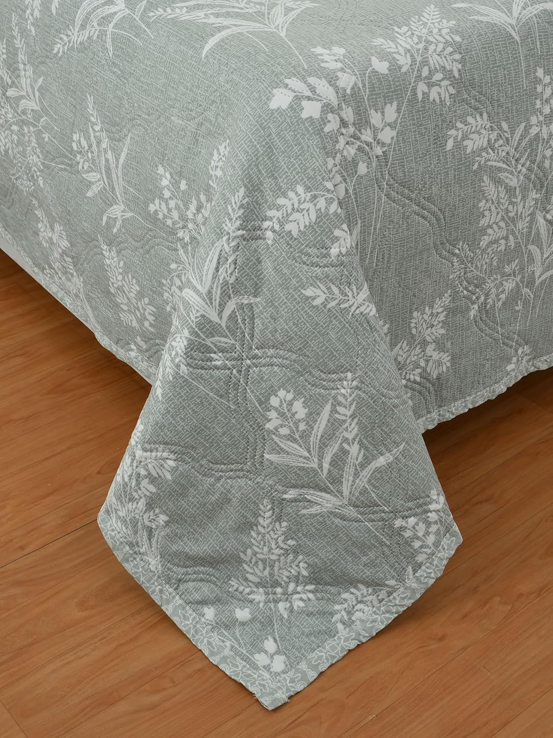 Ultra-Soft Hypoallergenic Microfiber, Fade-Resistant All-Season Comfort (230 × 190 cm, Light Green)