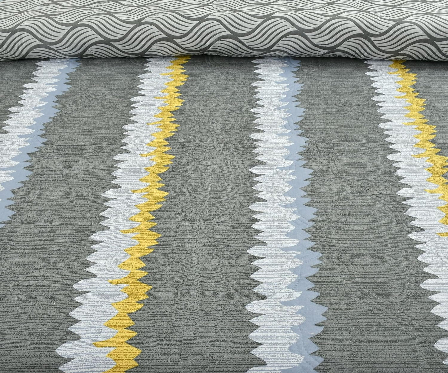 Ultra-Soft Hypoallergenic Microfiber, Fade-Resistant All-Season Comfort (230 × 190 cm, Dark Grey)