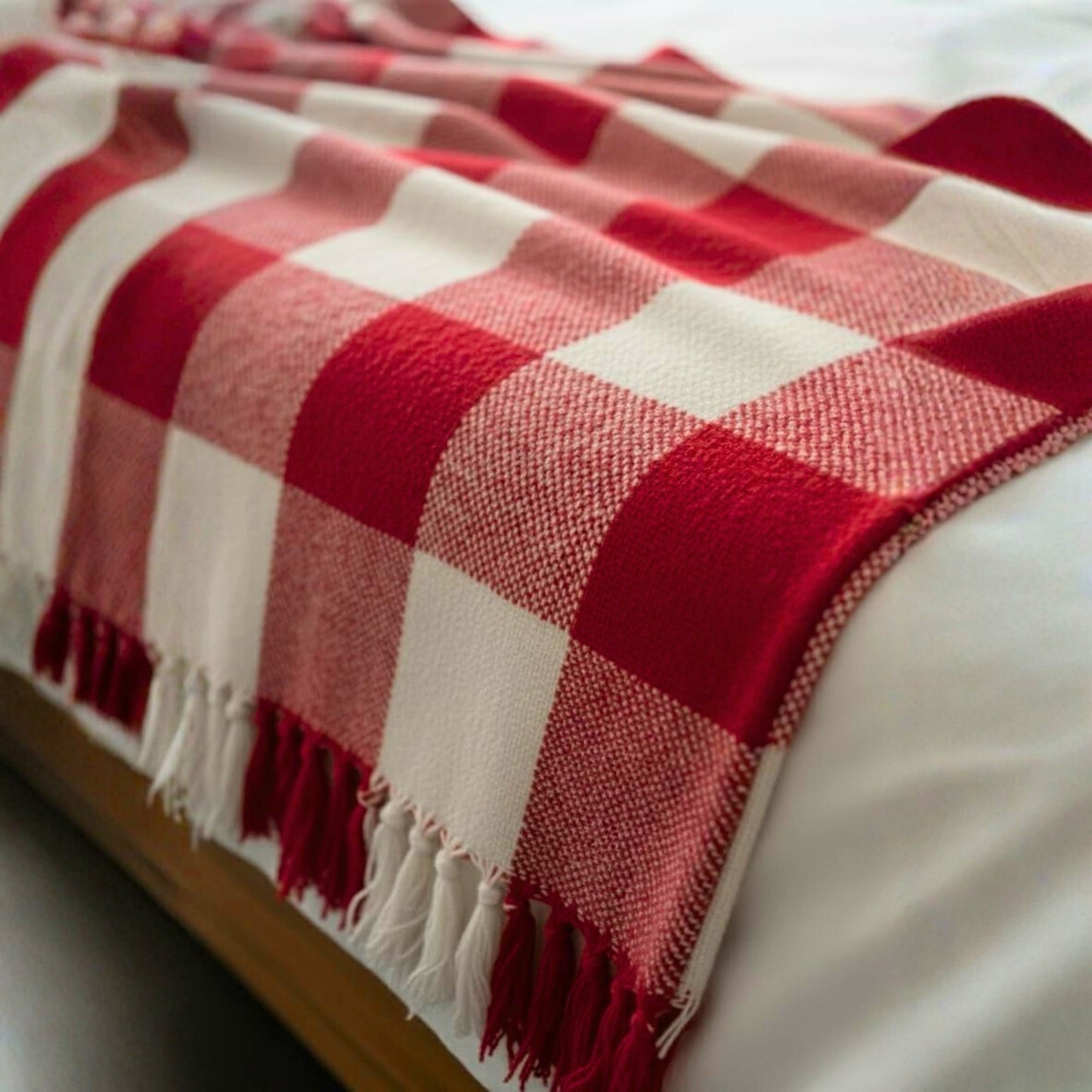 Red & White Checkered Cotton Throw – 130×170 cm