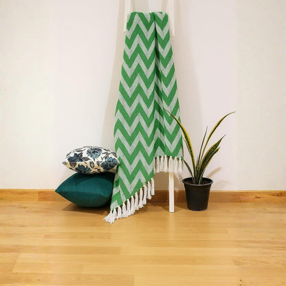 Zigzag Pattern Cotton Throw with Tassels – Green | 130×170 cm