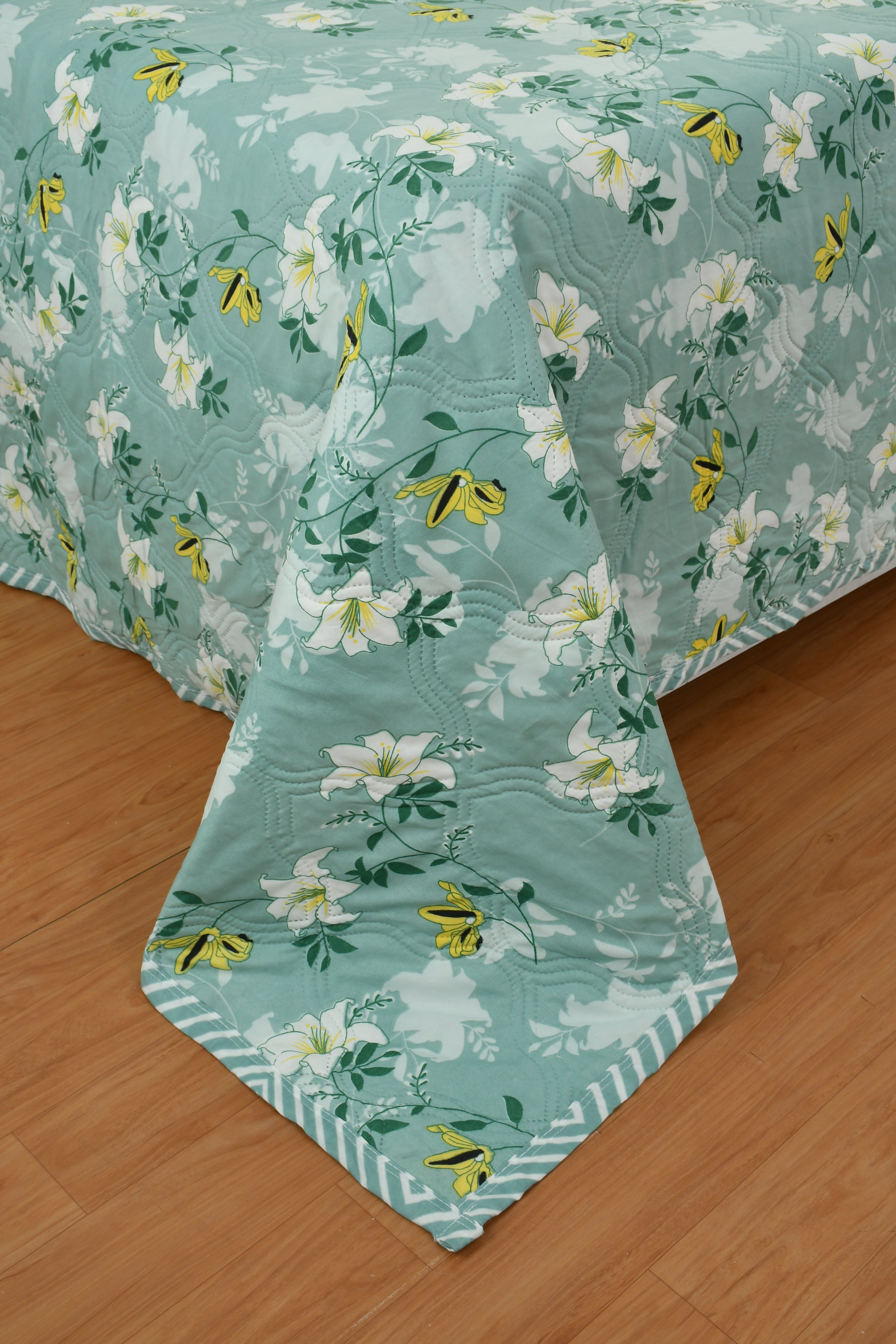 Ultrasonic Quilted Reversible Comforter – Floral Mint Green | 75×90 inches