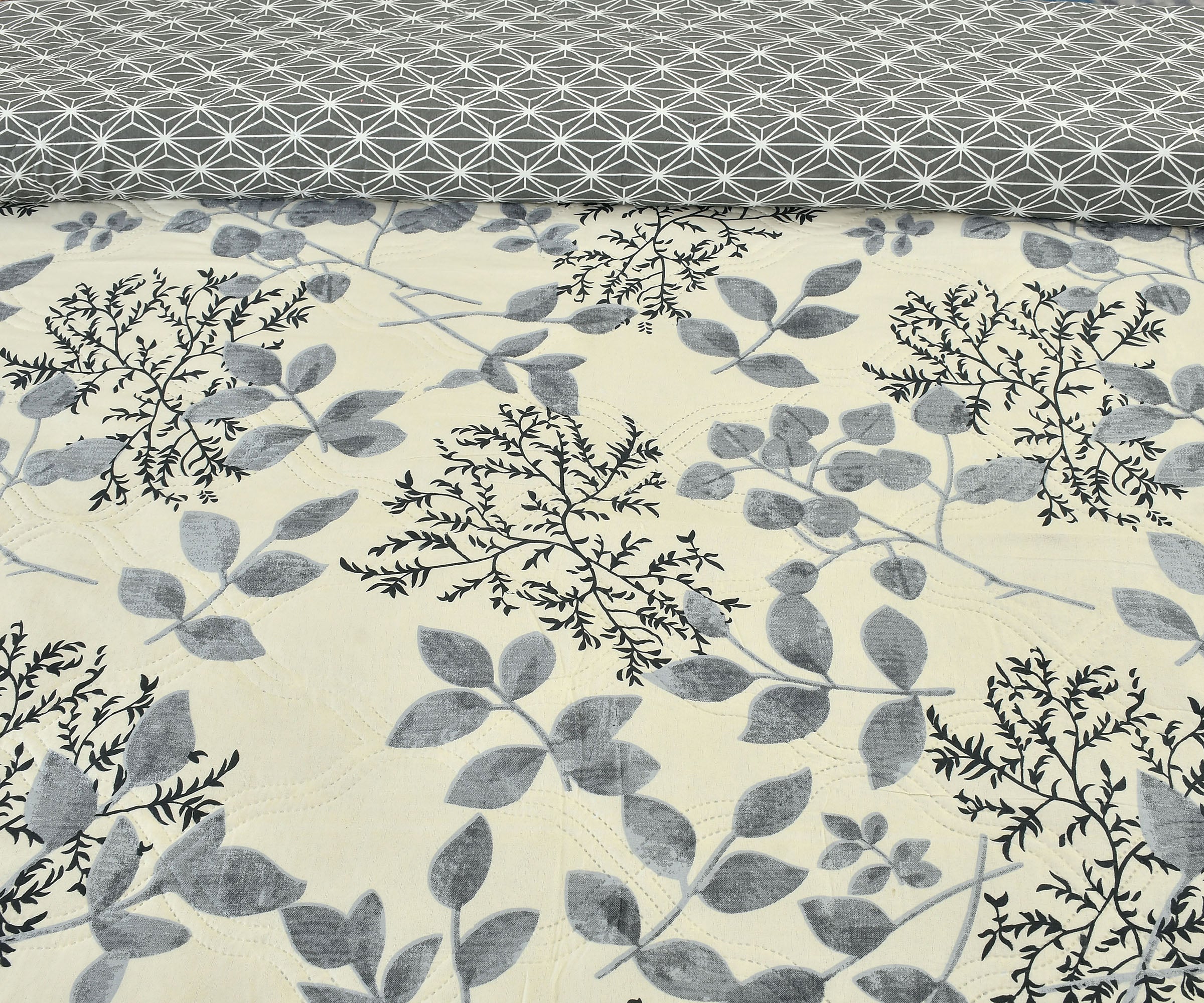 Ultrasonic Quilted Reversible Comforter – Grey Floral | 75×90 inches