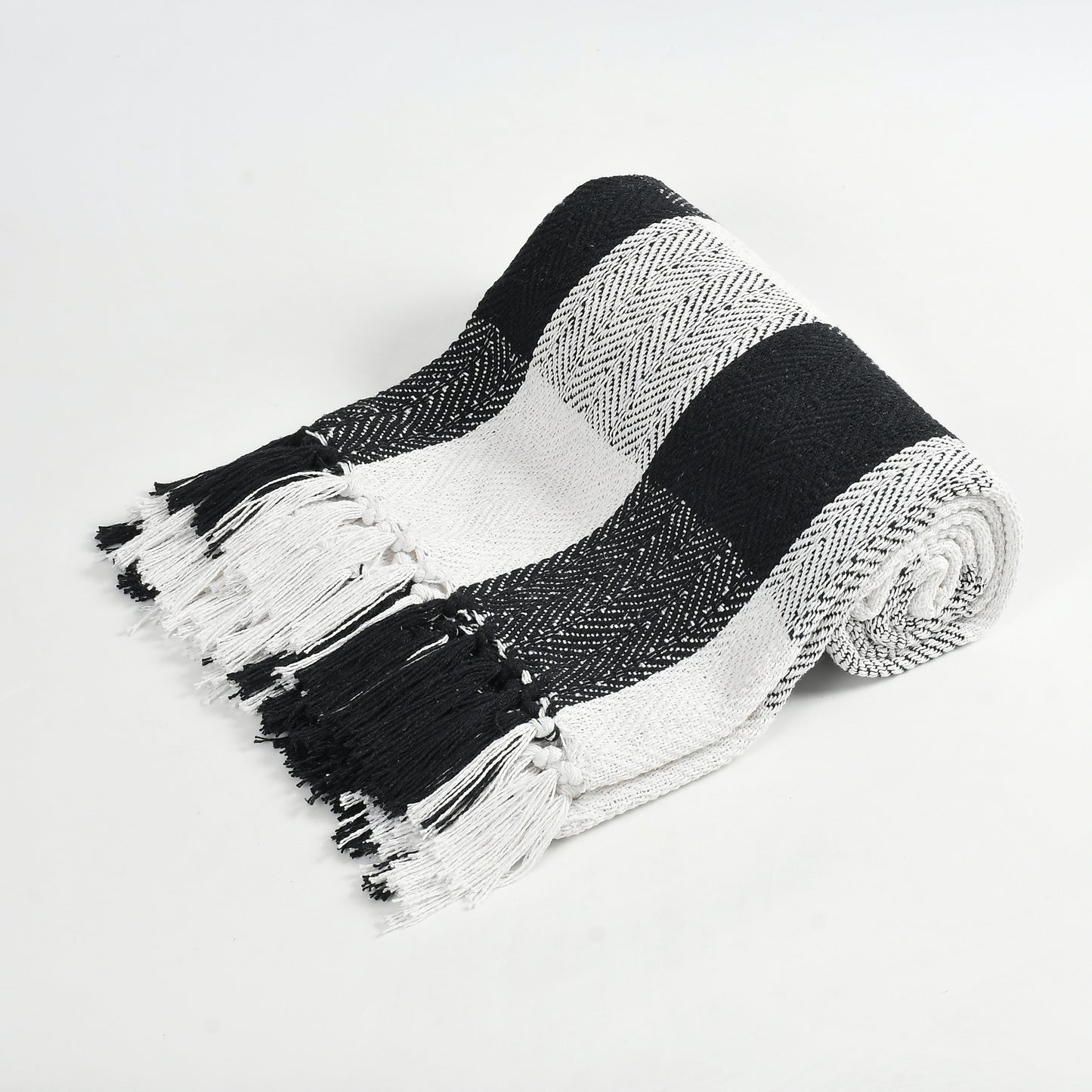 Handwoven Cotton Throw Blanket – Black & White Checkered | Soft Sofa & Bed Throw with Tassels (130×170 cm)