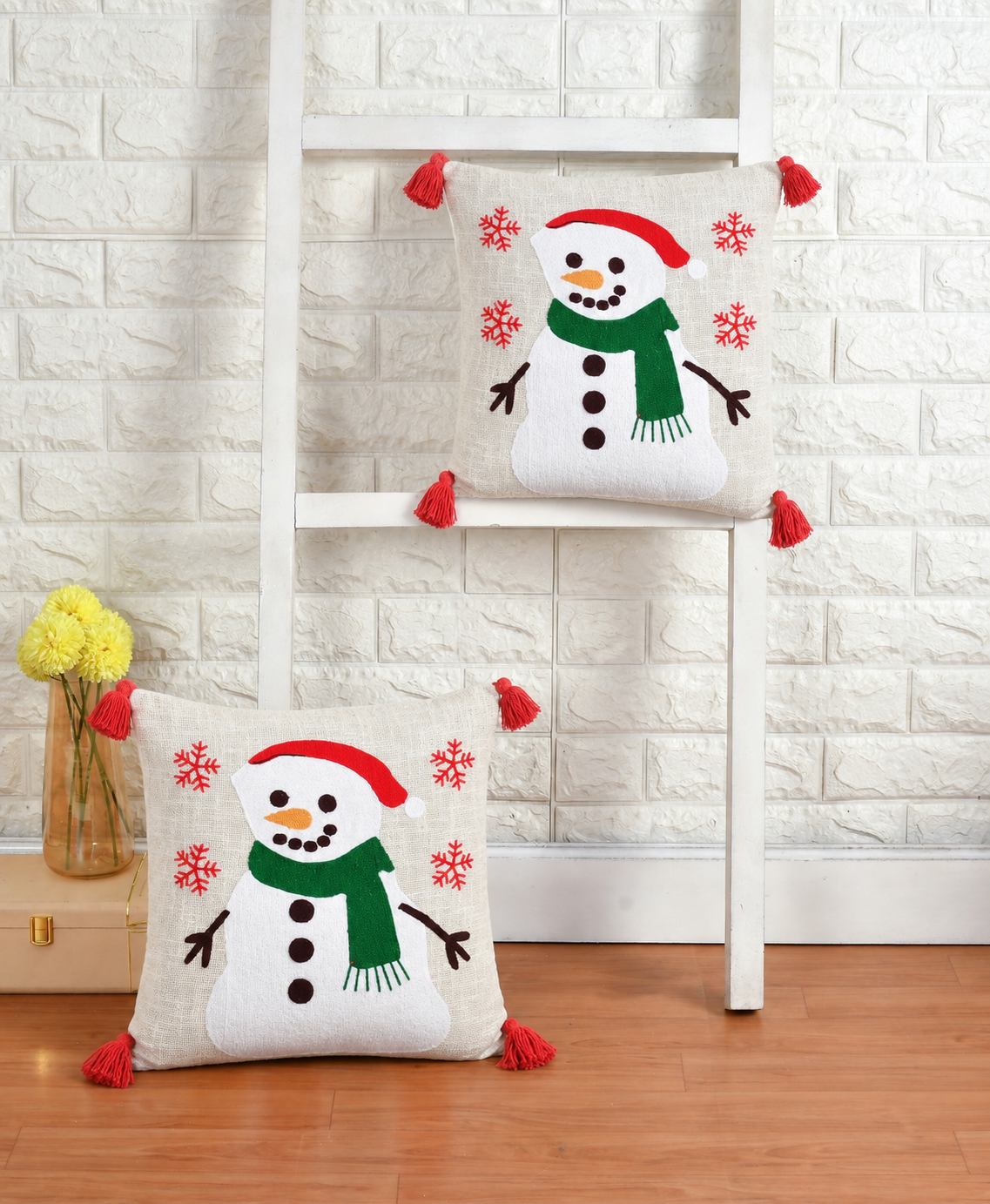 Snowman Christmas Tufted Cushion Cover with Red Tassels – 16 x 16 Inch